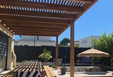 Pergola claire voie lamellé collé Douglas brun