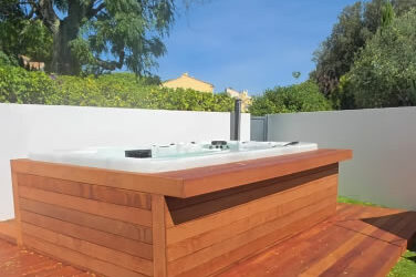 Création d&rsquo;une terrasse + Bar pour ce spa de nage !
